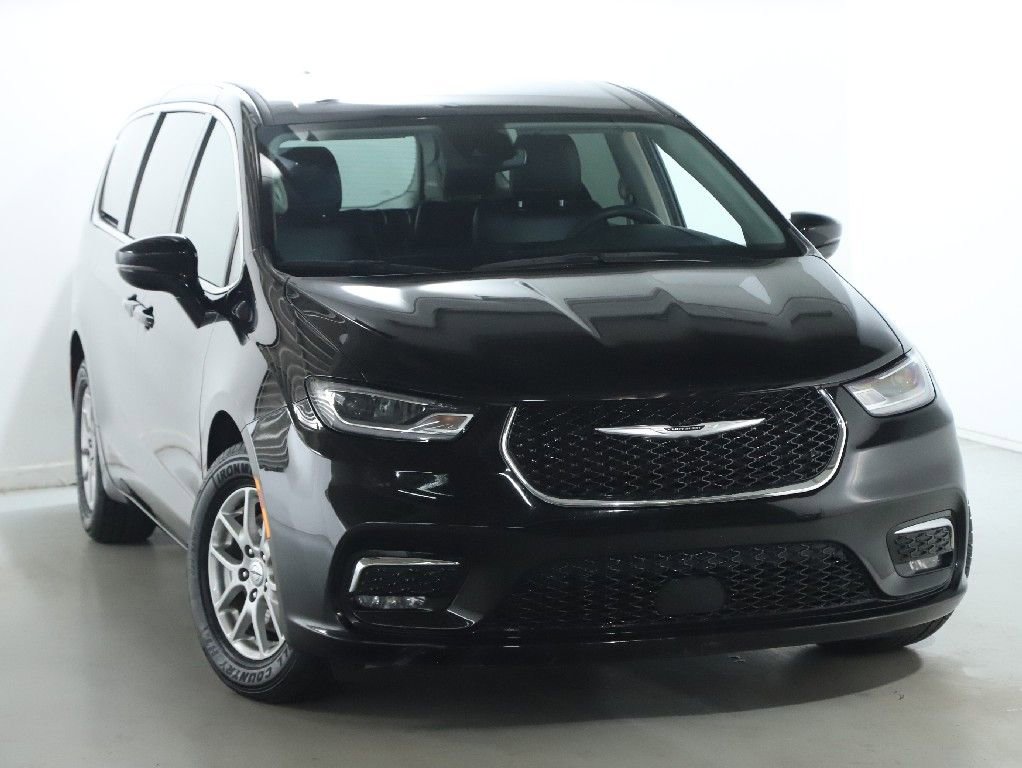 Used 2024 Chrysler Pacifica Touring-L image 2