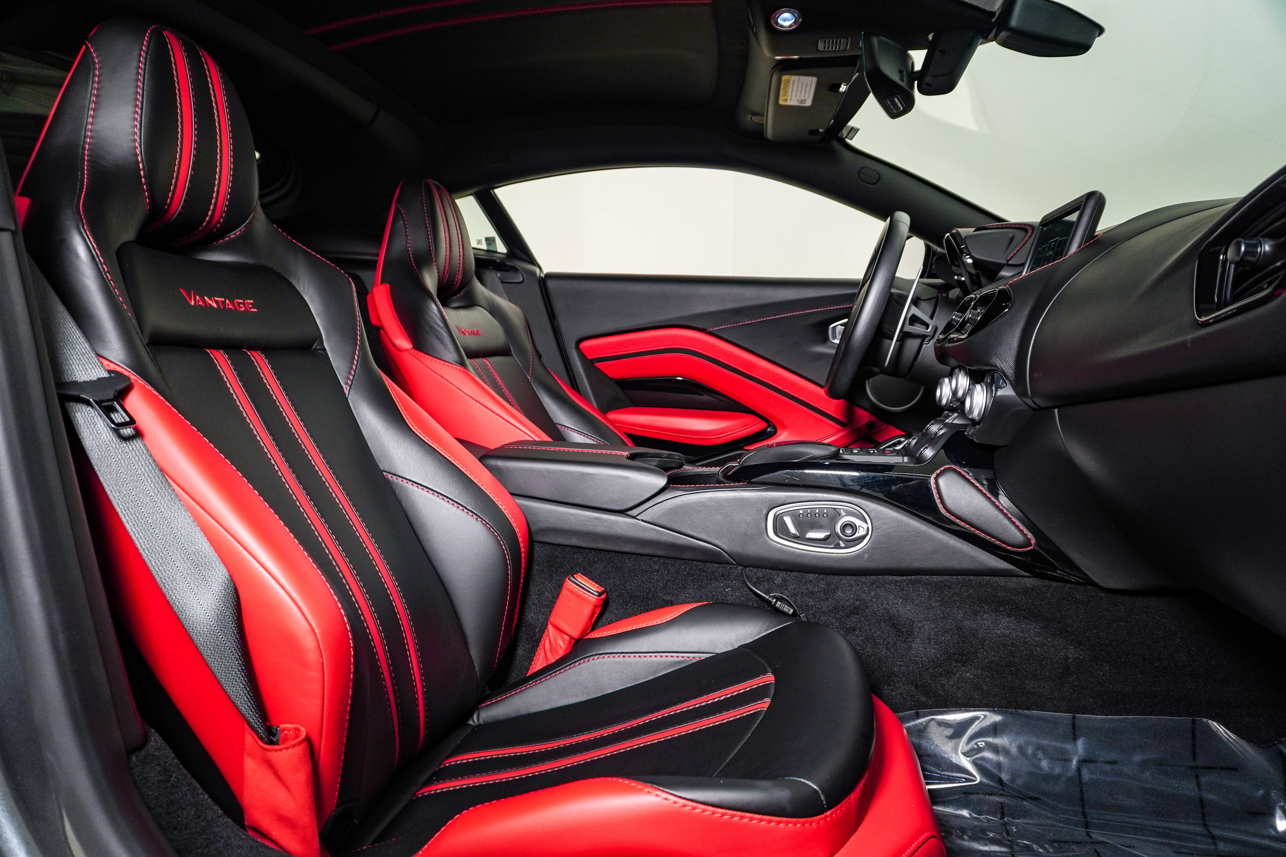 Used 2019 Aston Martin V8 Vantage Coupe RWD image 18