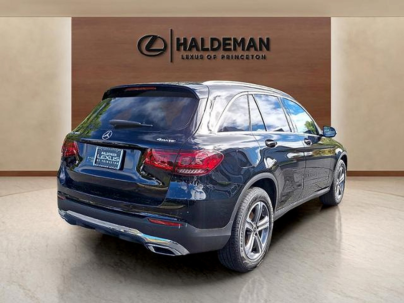 Used 2020 Mercedes-Benz GLC 300 4MATIC image 6