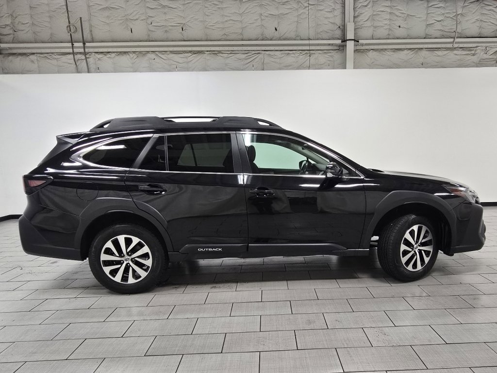 Used 2023 Subaru Outback Premium image 15
