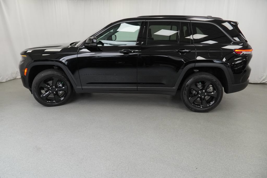 Certified 2026 Jeep Grand Cherokee Limited w/ Limited Altitude Package AWD/4WD image 20