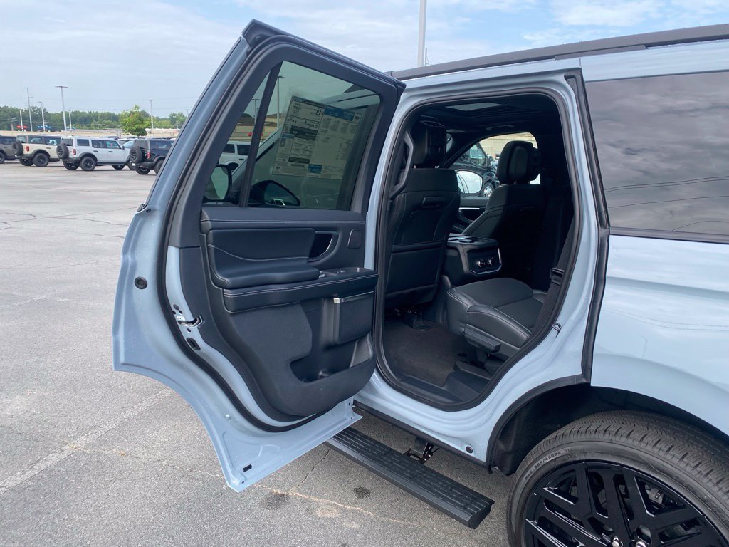 New 2027 Ford Expedition Platinum w/ Stealth Performance Package AWD/4WD image 29