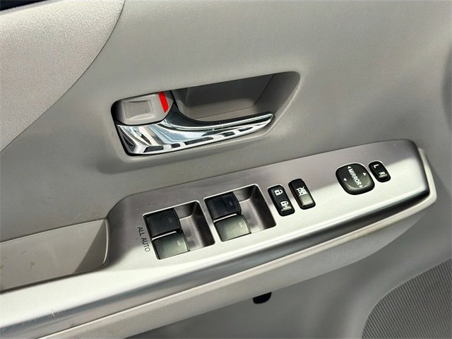 Certified 2015 Toyota Prius V Five image 15