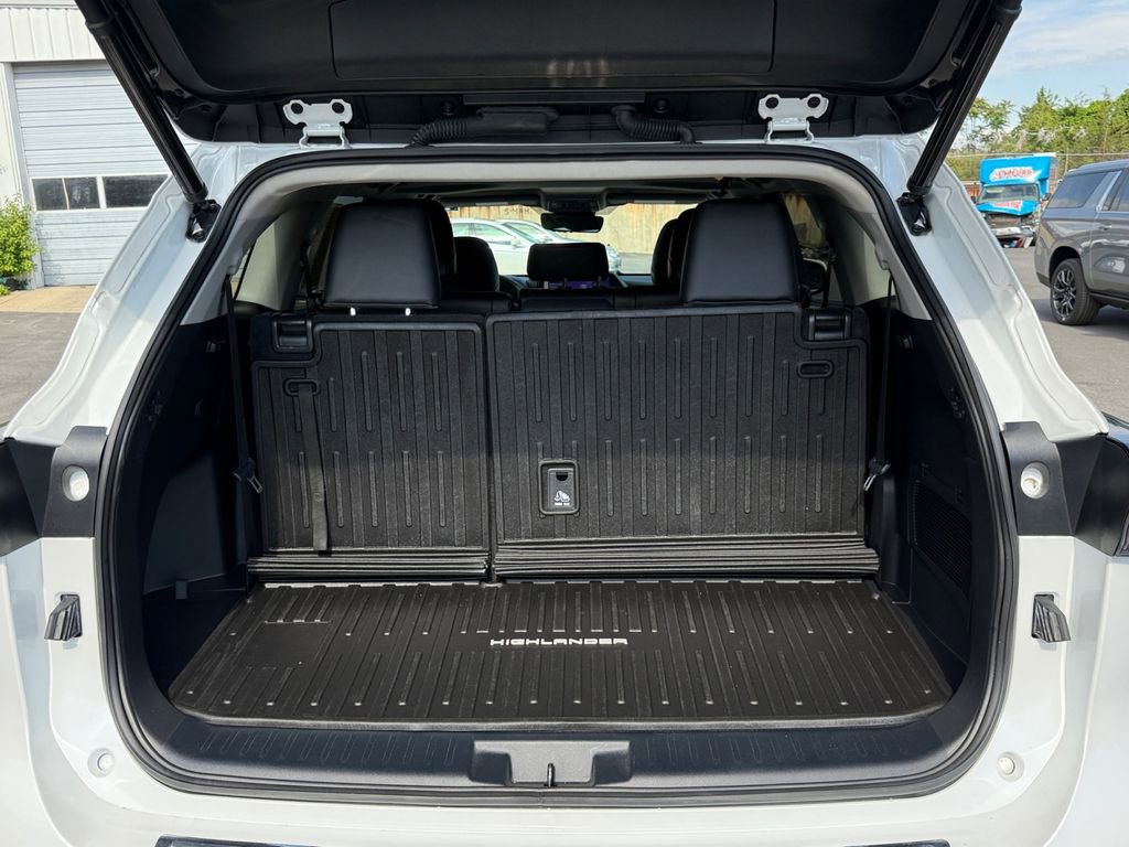 Used 2023 Toyota Highlander XLE AWD/4WD image 27