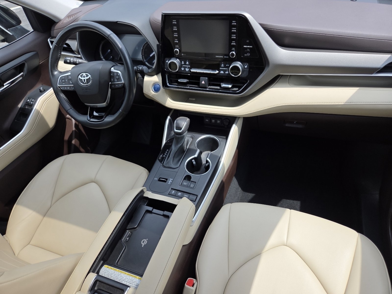 Used 2020 Toyota Highlander XLE AWD/4WD image 28