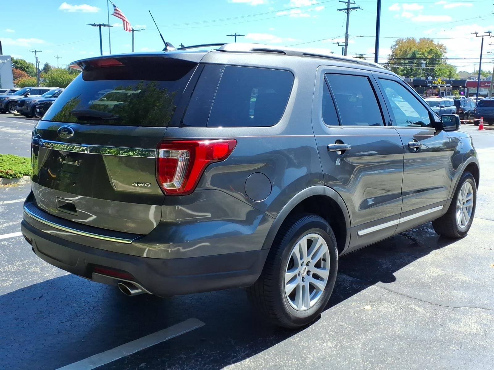 Certified 2018 Ford Explorer XLT w/ Equipment Group 202A AWD/4WD image 4