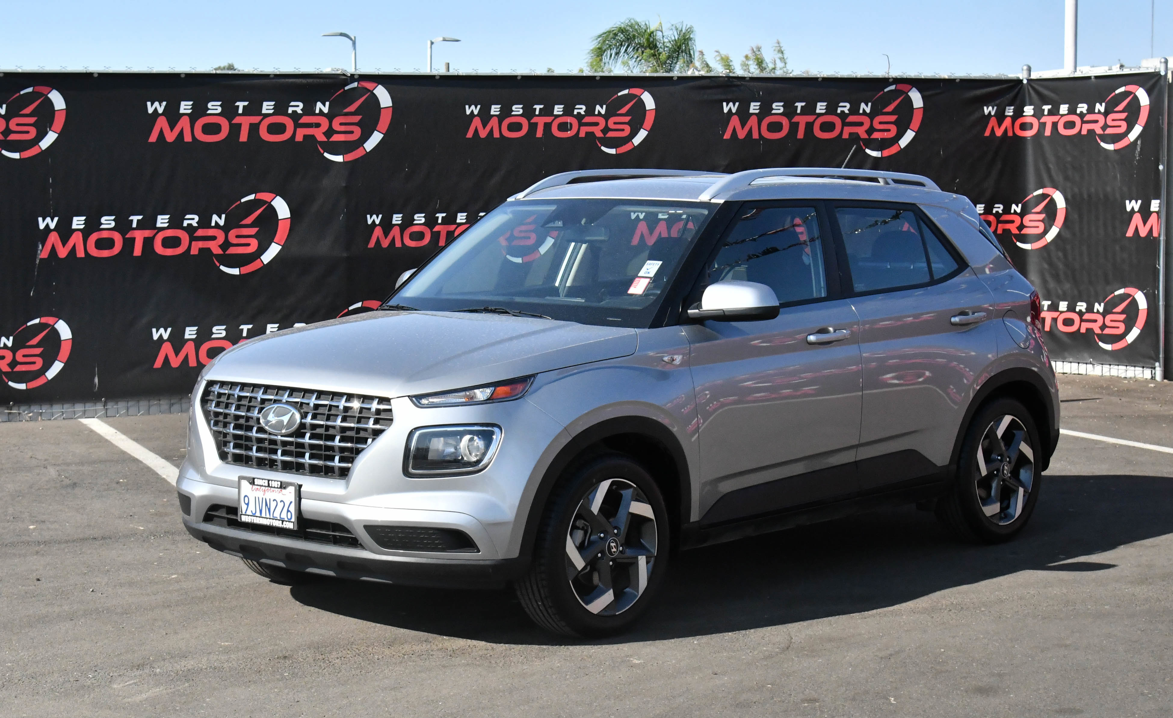Used 2023 Hyundai Venue SEL w/ Cargo Package image 3