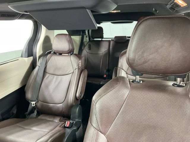 Used 2023 Toyota Sienna Platinum AWD/4WD image 33