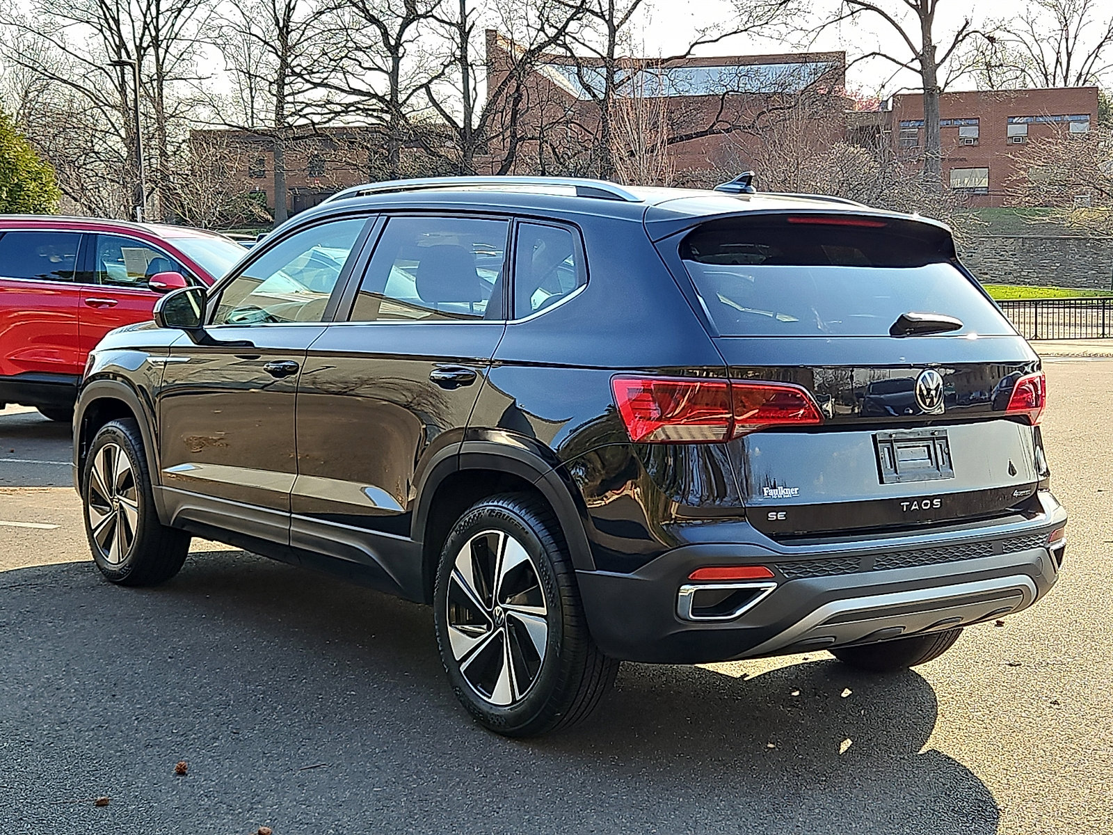 Used 2024 Volkswagen Taos SE image 4