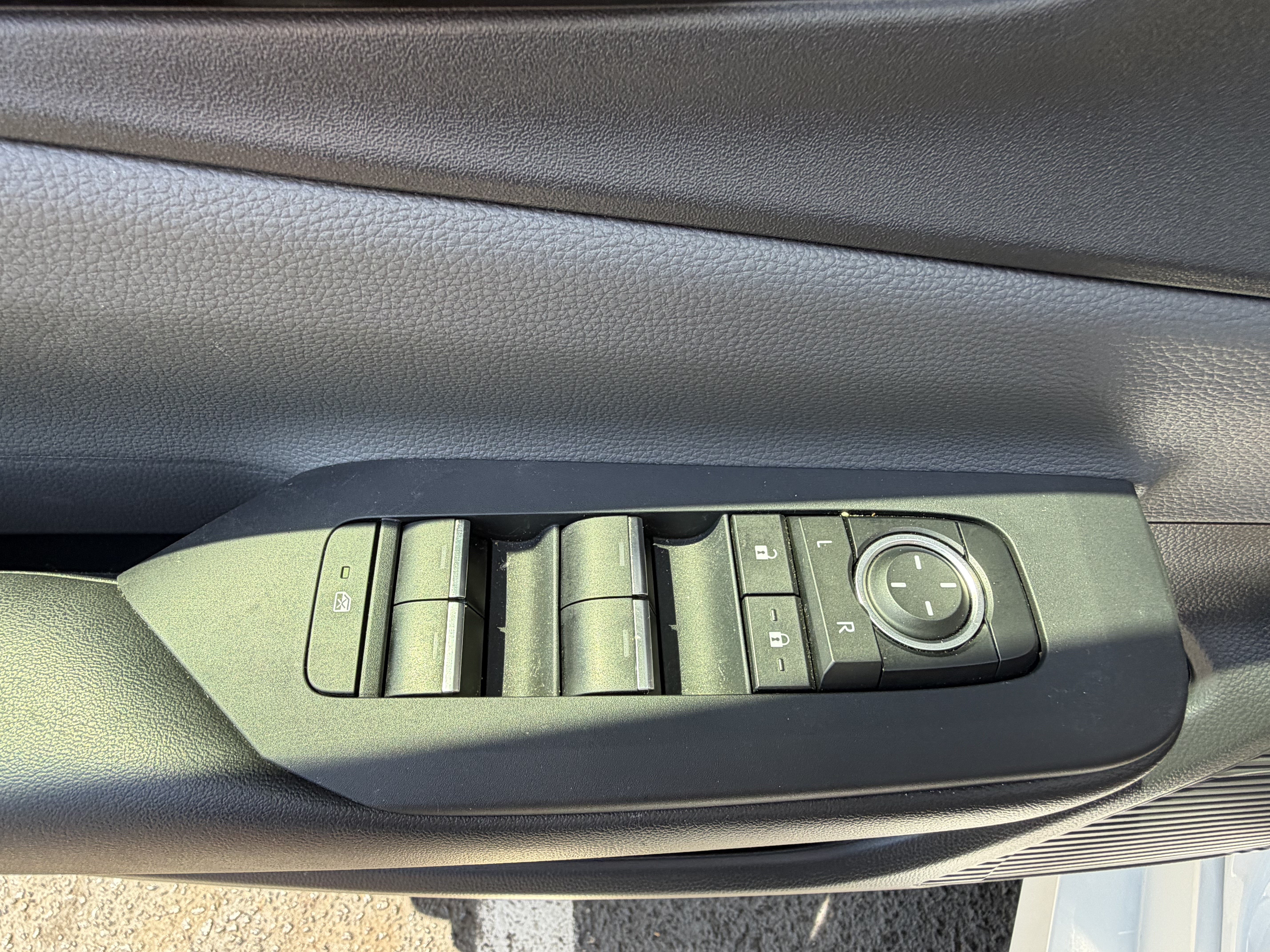 Used 2024 Toyota Prius XLE FWD image 14