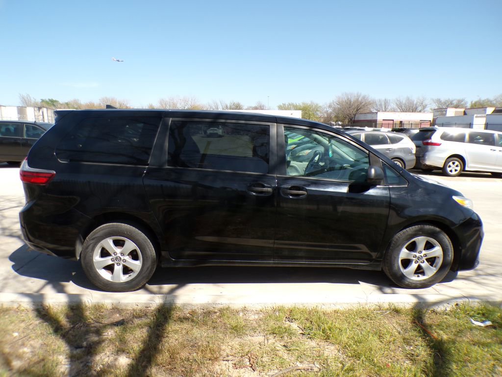 Used 2020 Toyota Sienna L image 8