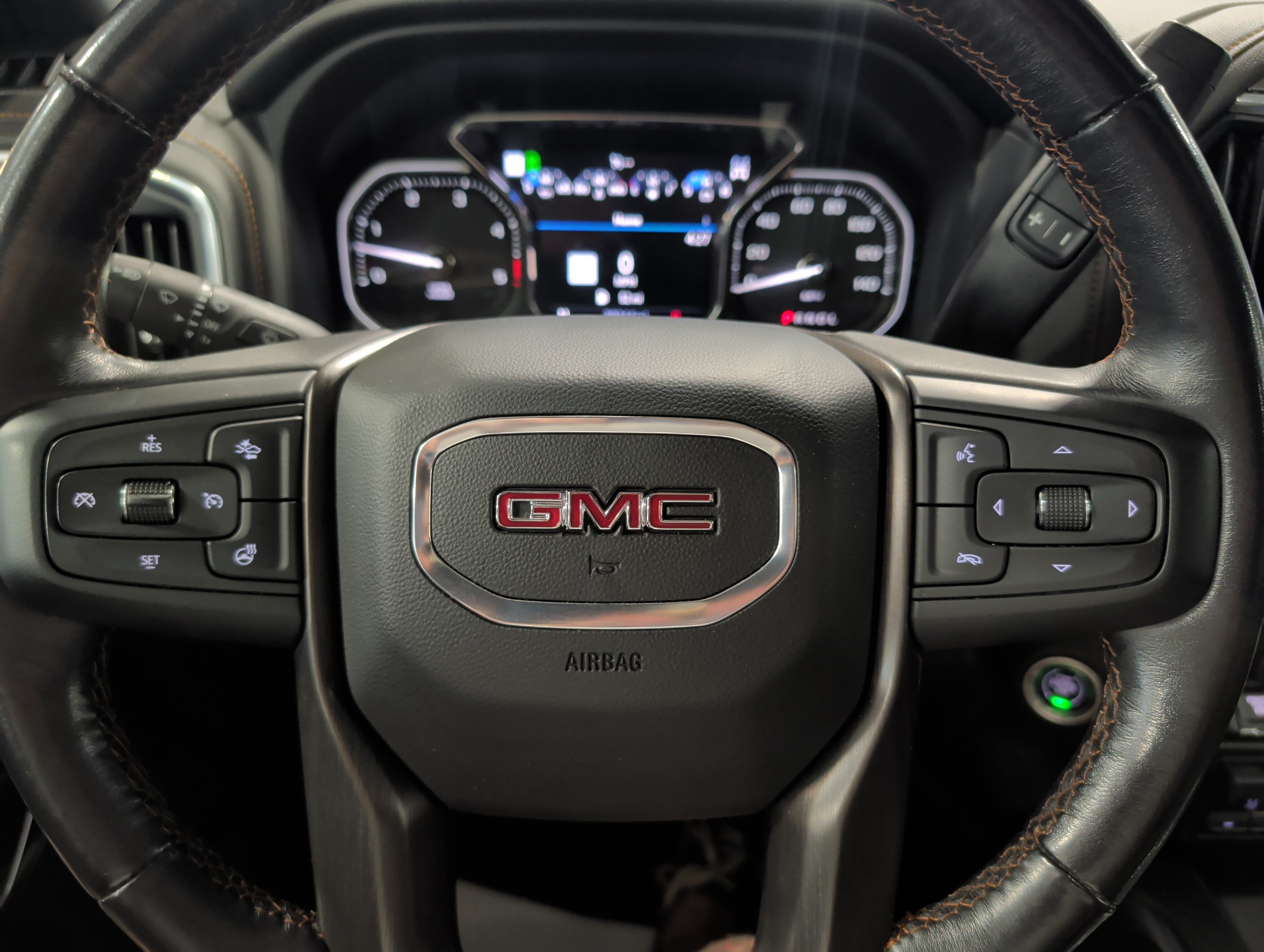 Used 2023 GMC Sierra 2500 AT4 w/ AT4 Premium Plus Package AWD/4WD image 9