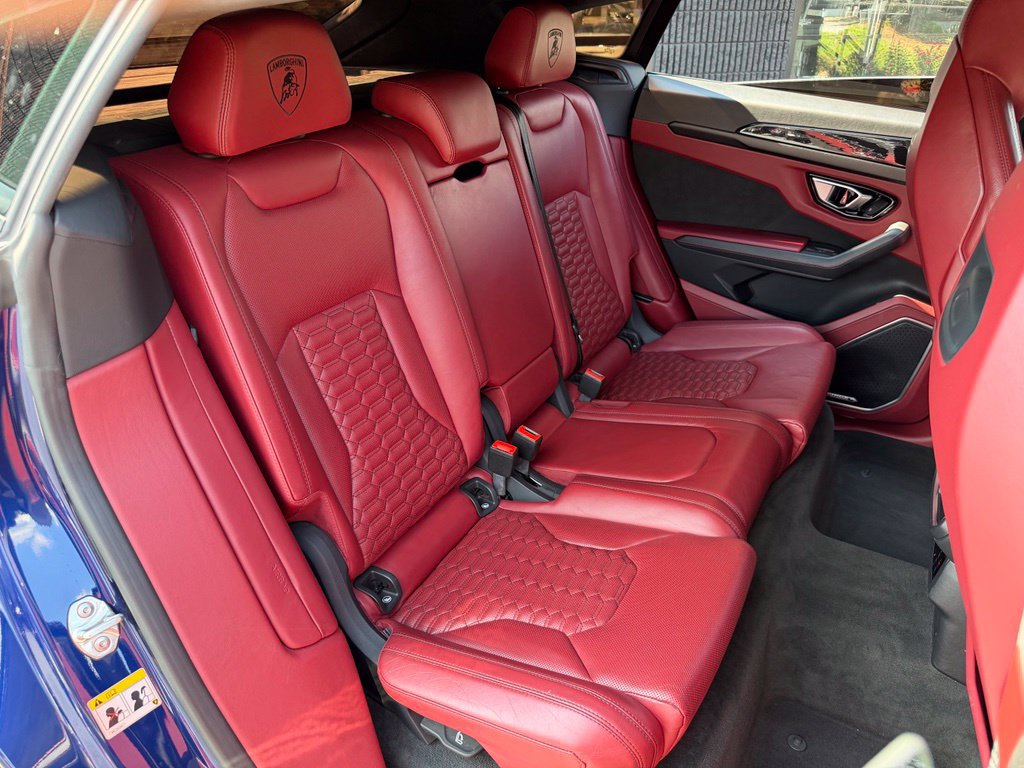 Used 2021 Lamborghini Urus AWD/4WD image 40