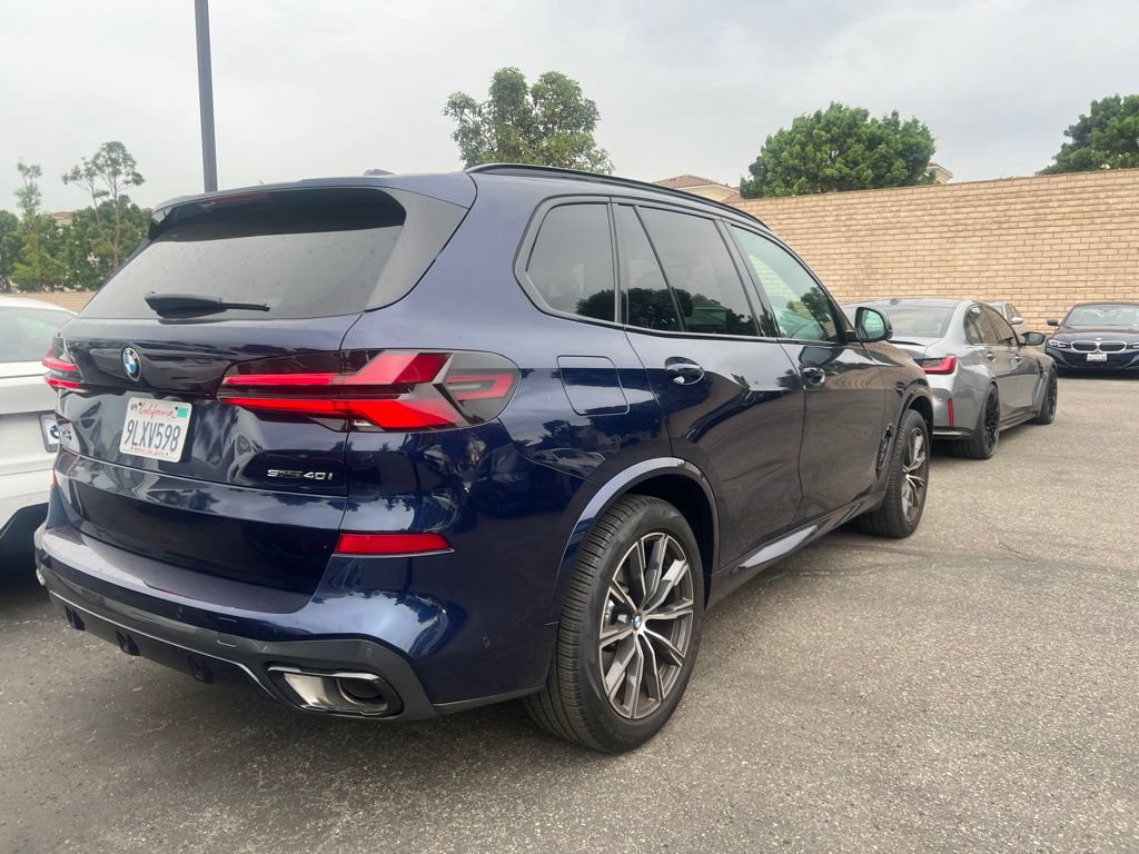 Used 2024 BMW X5 sDrive40i w/ M Sport Package RWD image 4