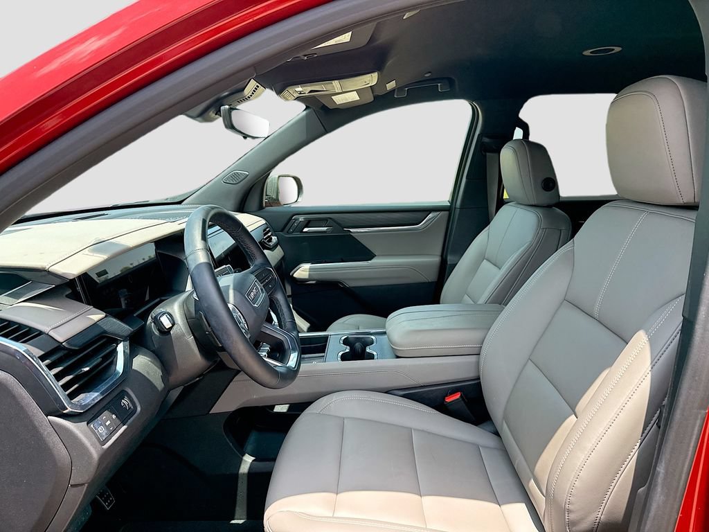 Used 2026 GMC Acadia Elevation w/ Elevation Premium Package FWD image 11