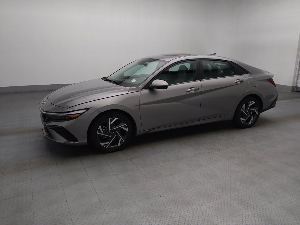 Used 2025 Hyundai Elantra Limited FWD image 2