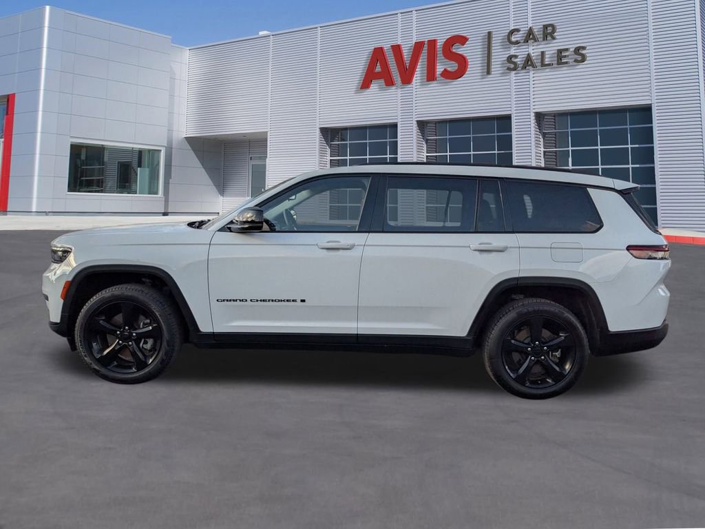 Used 2023 Jeep Grand Cherokee L Limited w/ Black Appearance Package image 2
