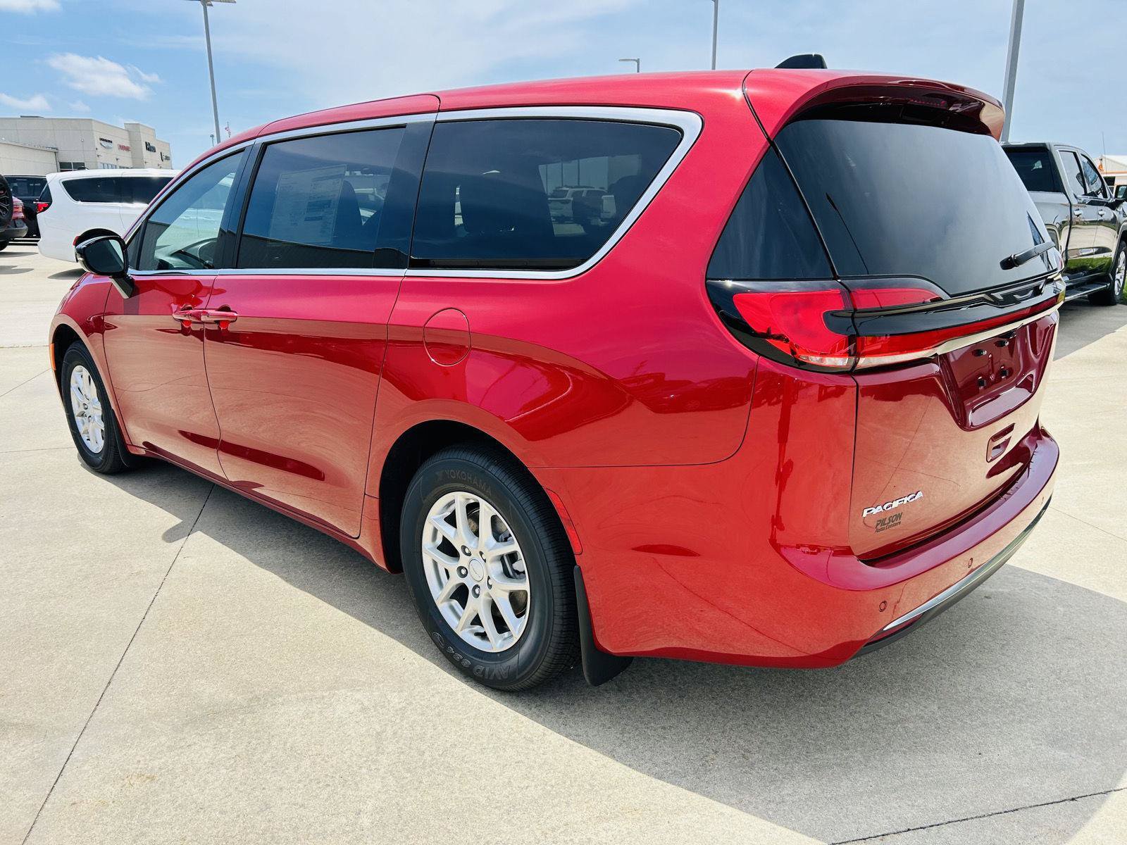 New 2027 Chrysler Pacifica Select FWD image 37