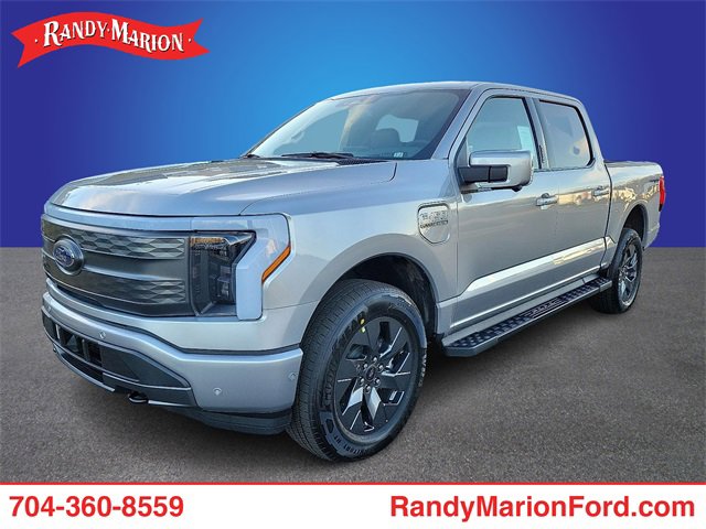New 2023 Ford F150 Lightning Lariat w/ Max Trailer Tow Package