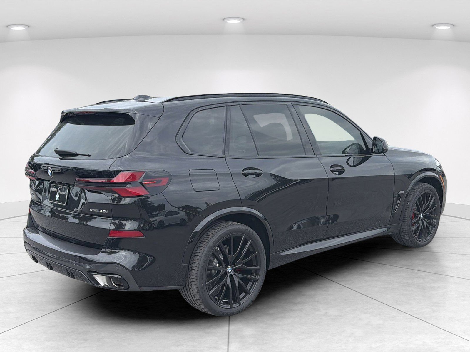 New 2026 BMW X5 xDrive40i w/ M Sport Package AWD/4WD image 4