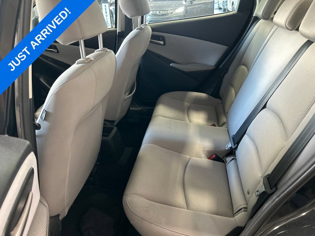 Used 2019 Toyota Yaris LE FWD image 6