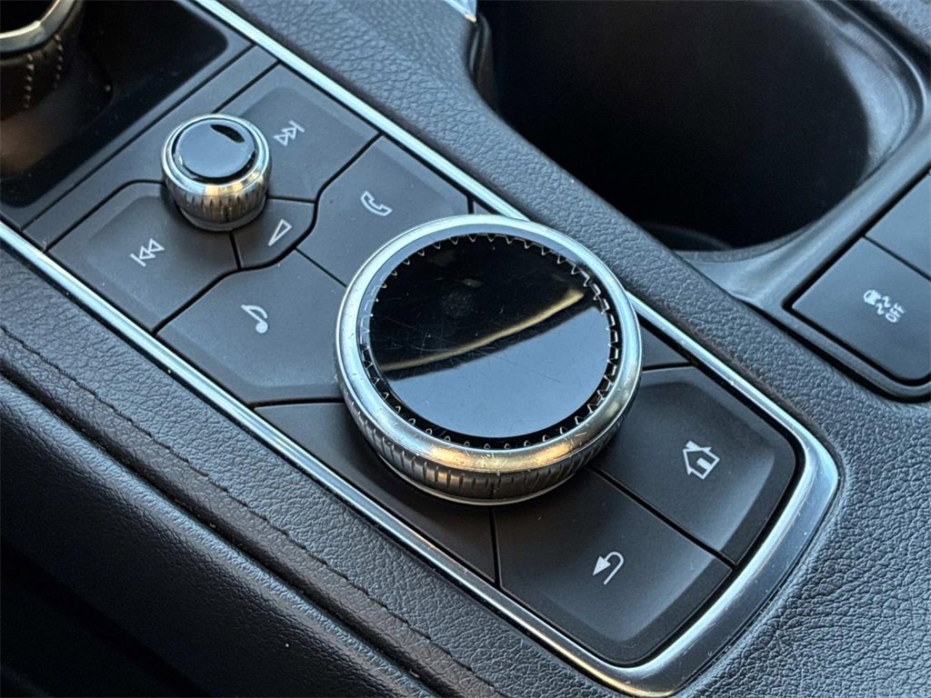 Used 2023 Cadillac XT4 Premium Luxury image 32