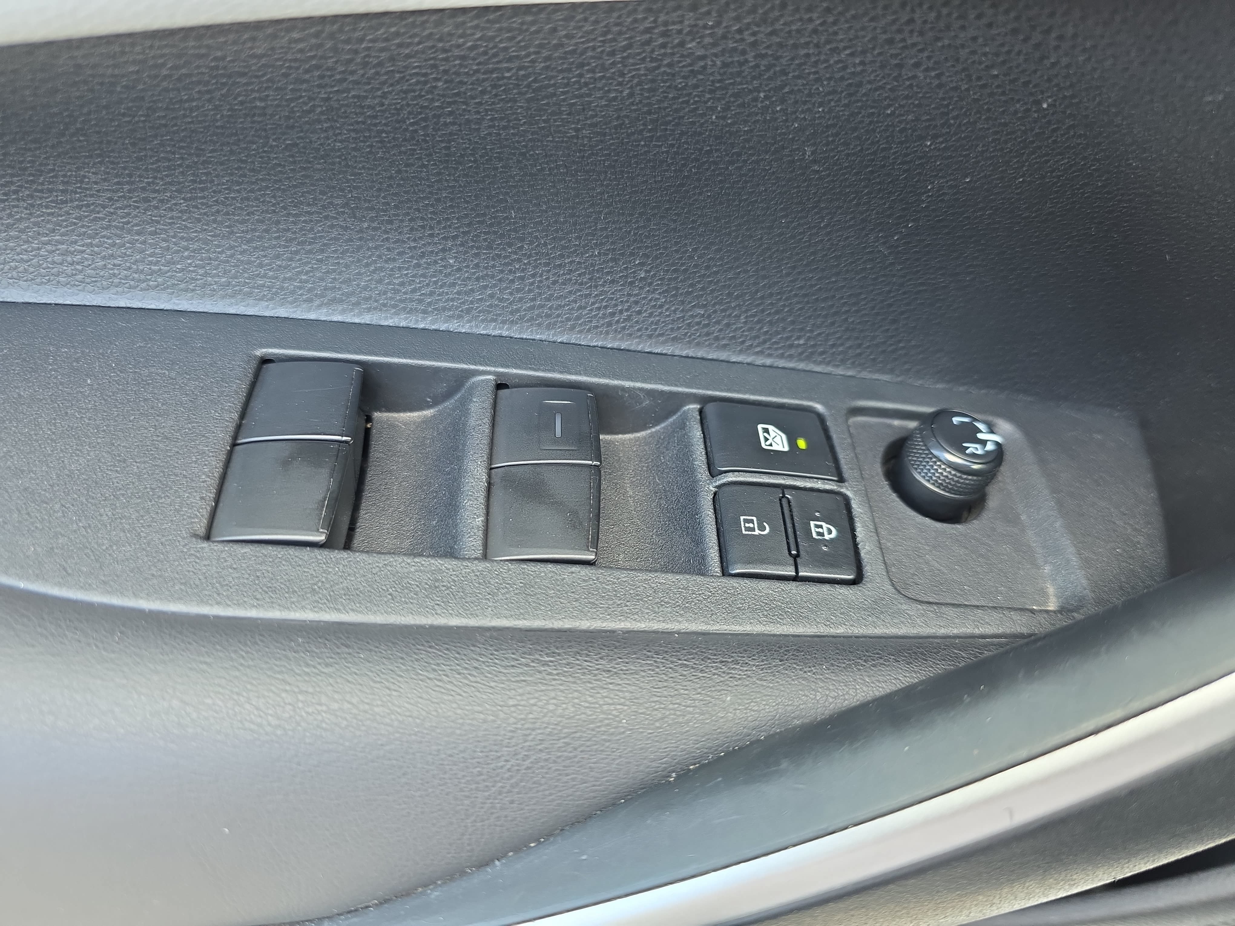 Used 2020 Toyota Corolla SE FWD image 25