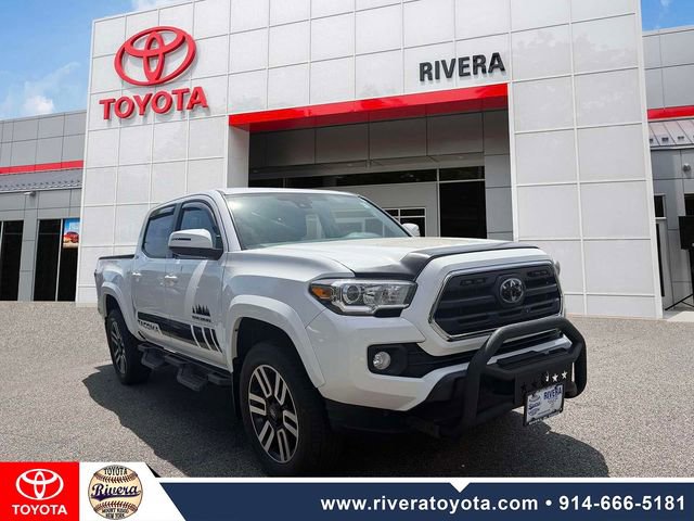Used 2018 Toyota Tacoma SR5 AWD/4WD image 2