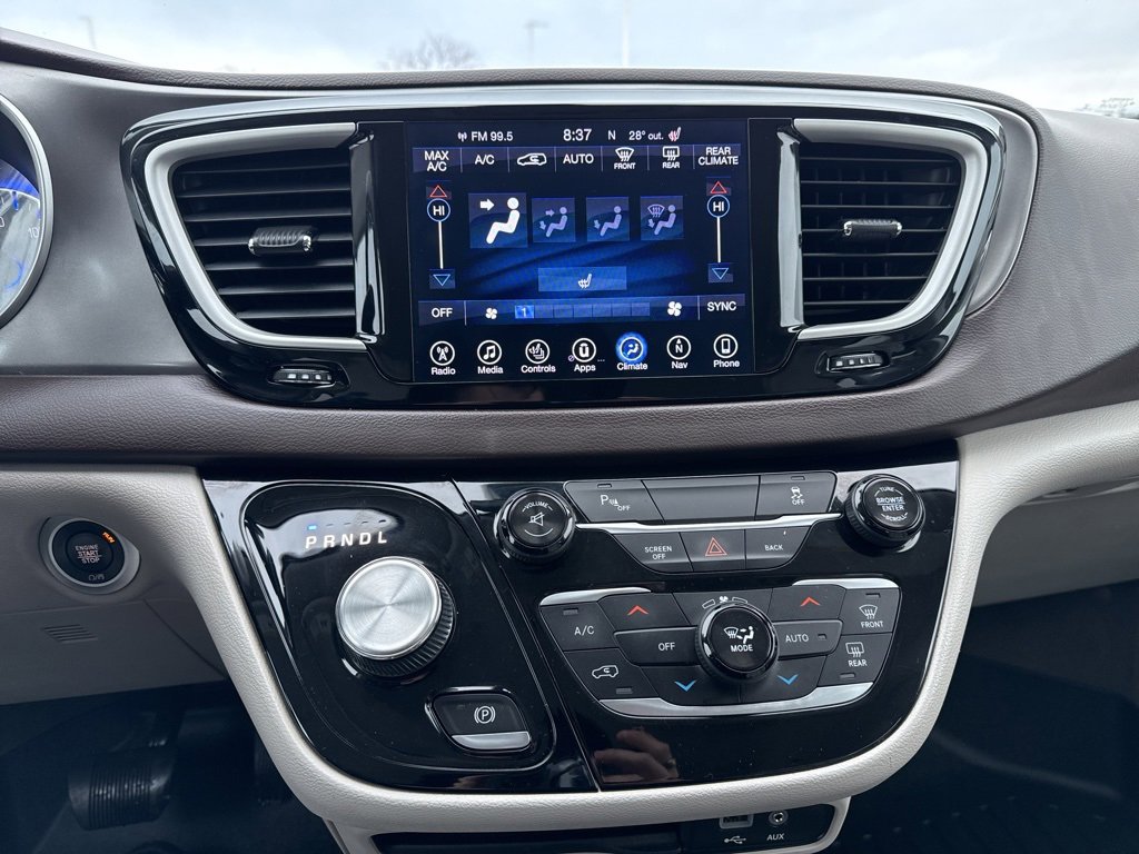 Used 2017 Chrysler Pacifica Touring-L image 14