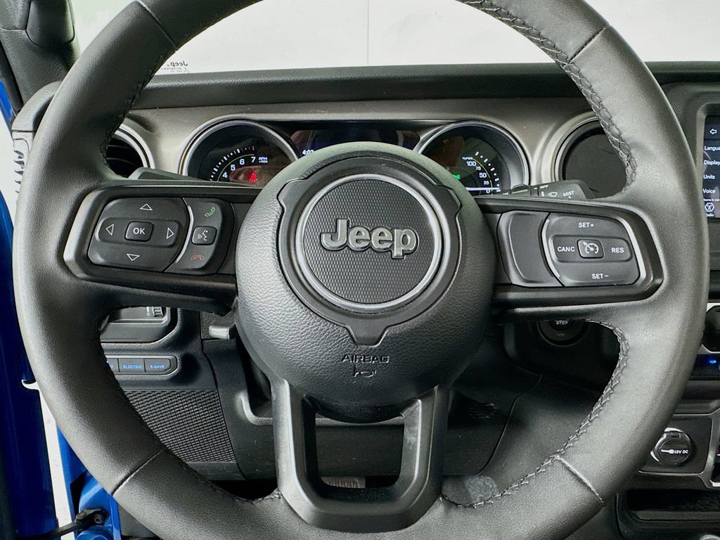 Used 2023 Jeep Wrangler Unlimited AWD/4WD image 39