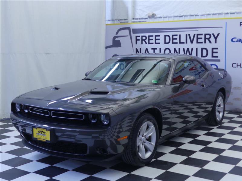 Used 2023 Dodge Challenger SXT image 4