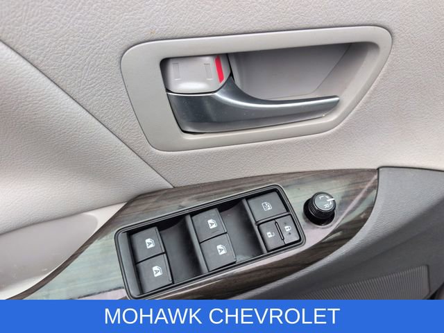 Used 2020 Toyota Sienna XLE image 23