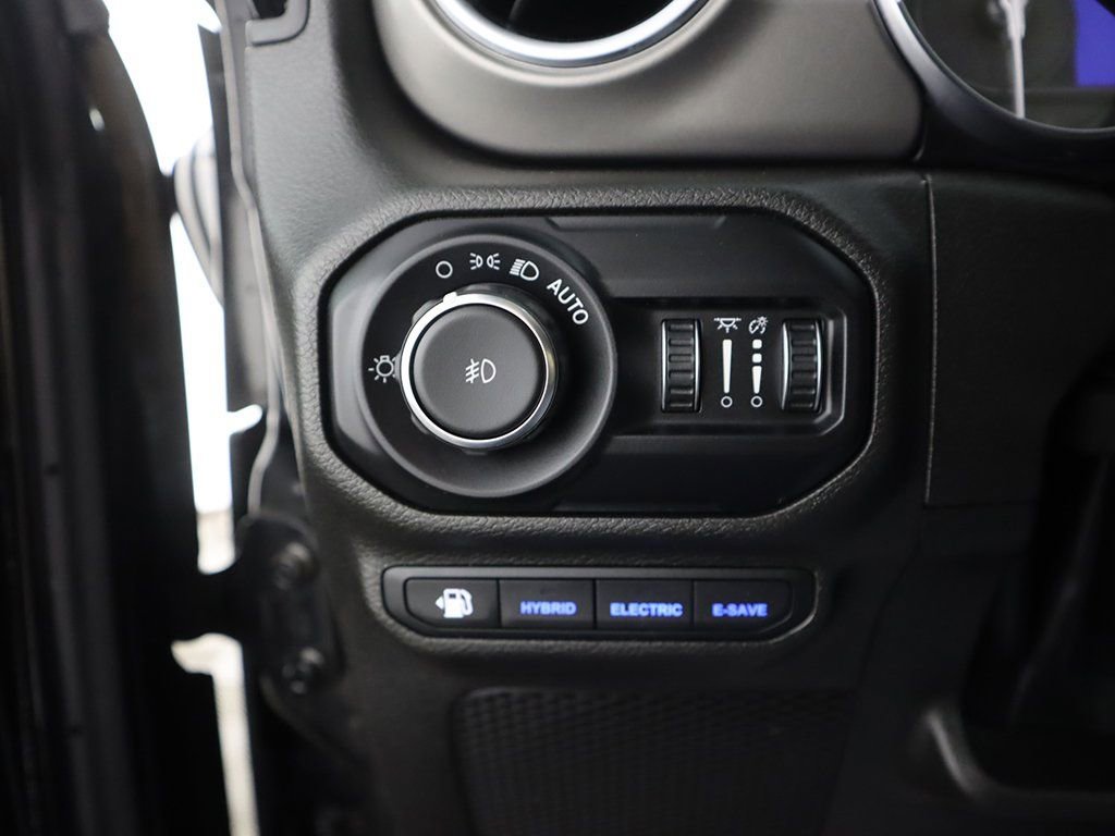 Used 2022 Jeep Wrangler Unlimited Rubicon 4xe image 32