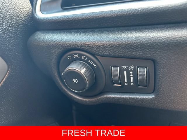 Used 2024 Chrysler Pacifica Premium FWD image 21