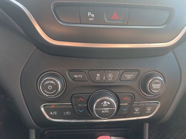 Used 2019 Jeep Cherokee Trailhawk image 22