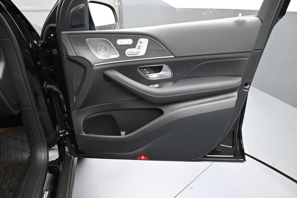 Used 2025 Mercedes-Benz GLS 450 4MATIC image 31