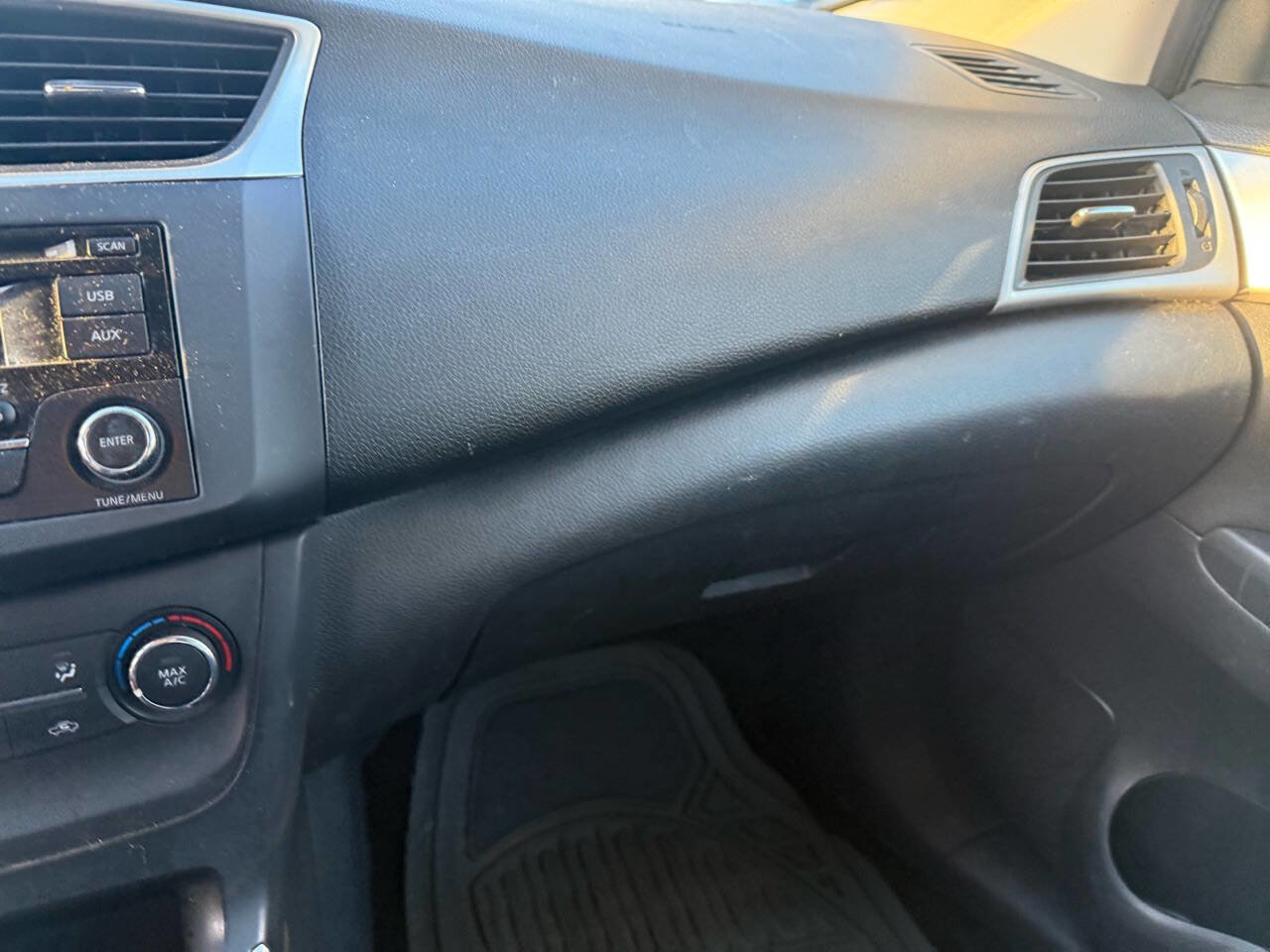 Used 2017 Nissan Sentra S image 17