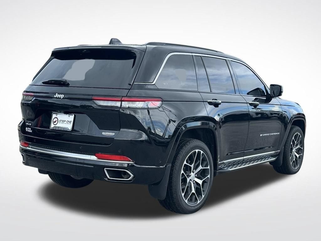 Used 2025 Jeep Grand Cherokee Summit AWD/4WD image 7