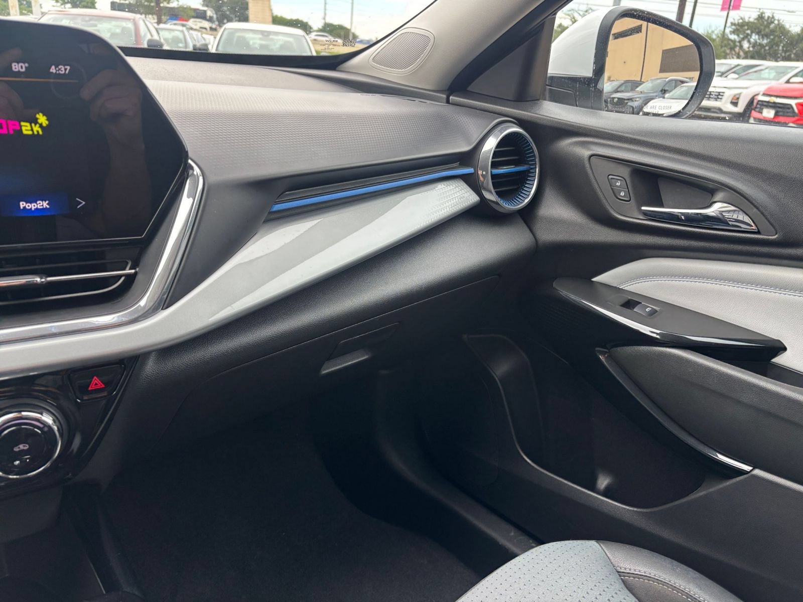 Used 2025 Chevrolet Trax LT FWD image 34