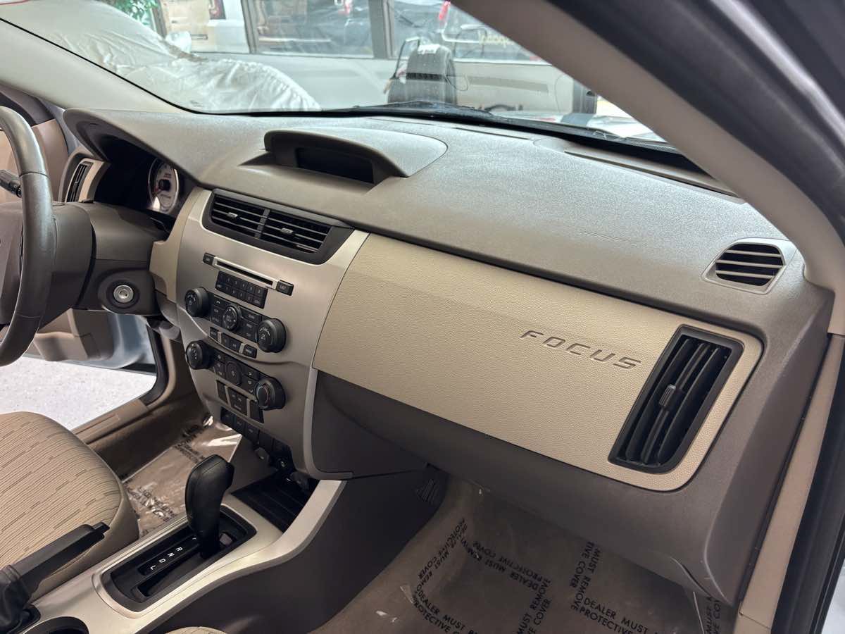 Used 2008 Ford Focus SE FWD image 14