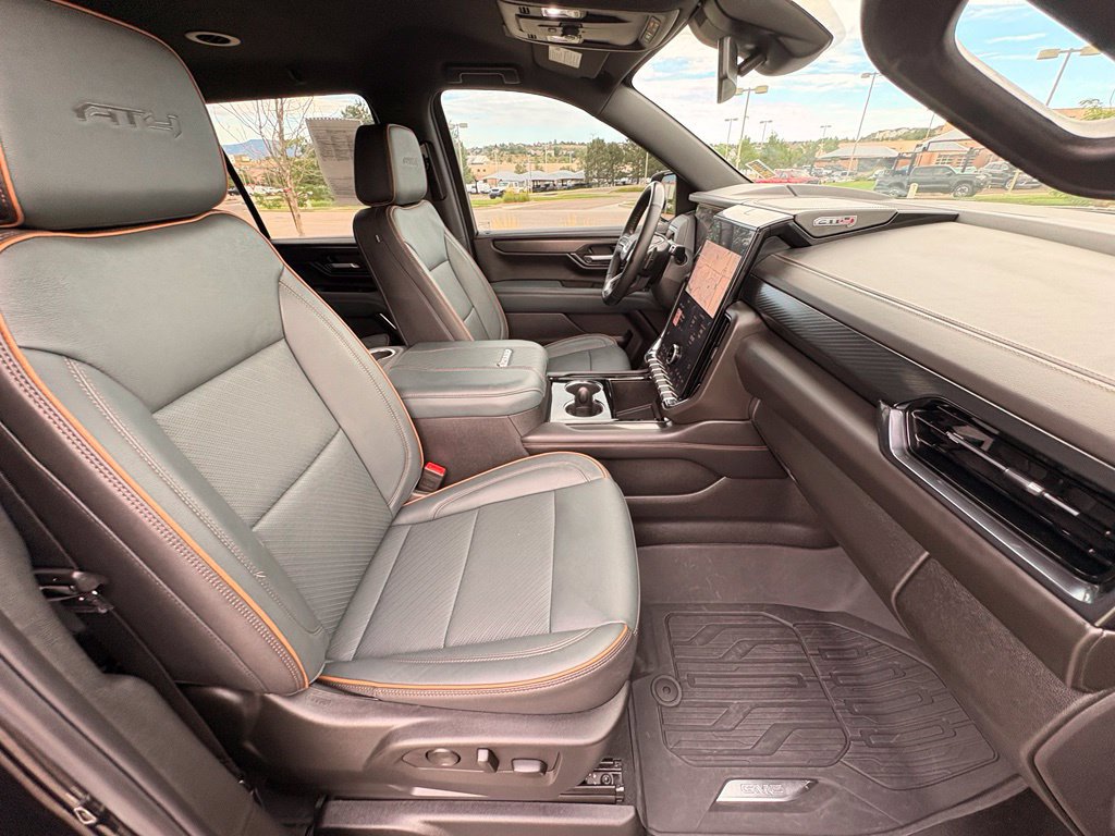 Used 2025 GMC Yukon AT4 AWD/4WD image 35