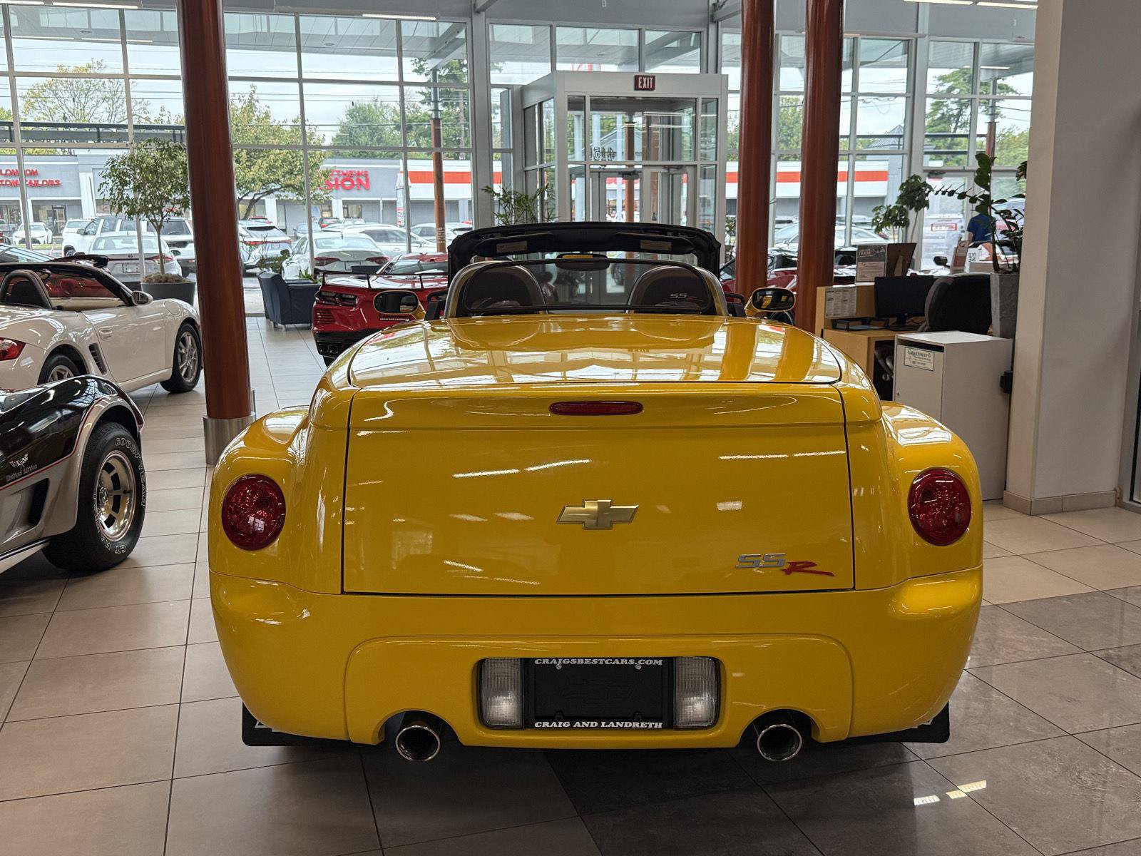 Used 2004 Chevrolet SSR w/ Preferred Equipment Group RWD image 4