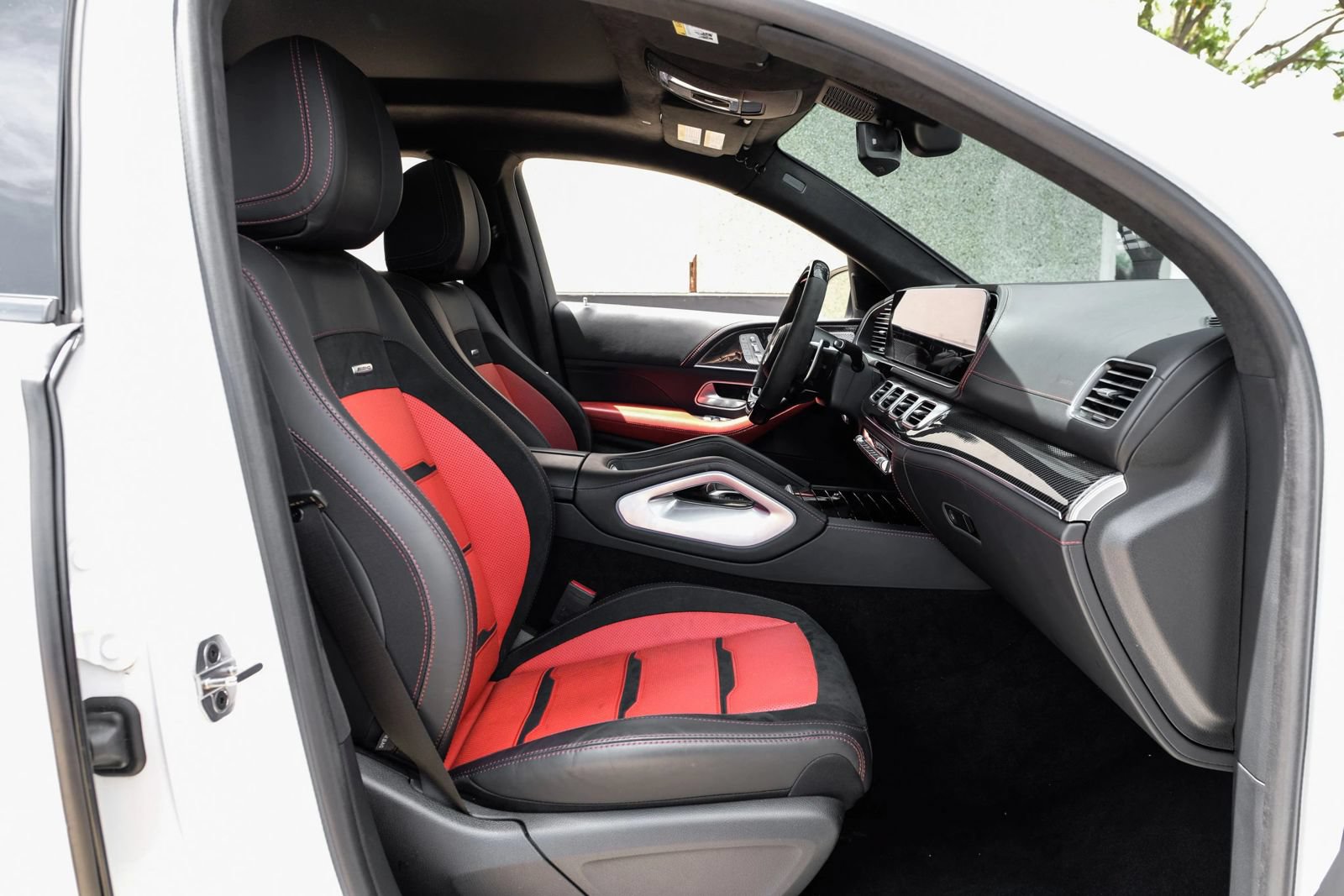 Used 2024 Mercedes-Benz GLE 63 AMG S w/ Driver Assistance Package image 32