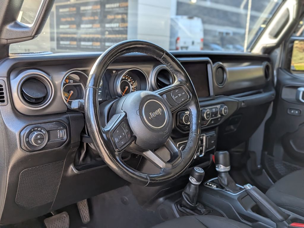 Used 2023 Jeep Gladiator Willys image 12