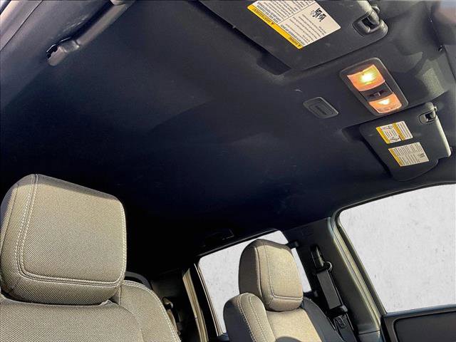 Used 2023 Nissan Frontier SV w/ Midnight Edition Package image 17