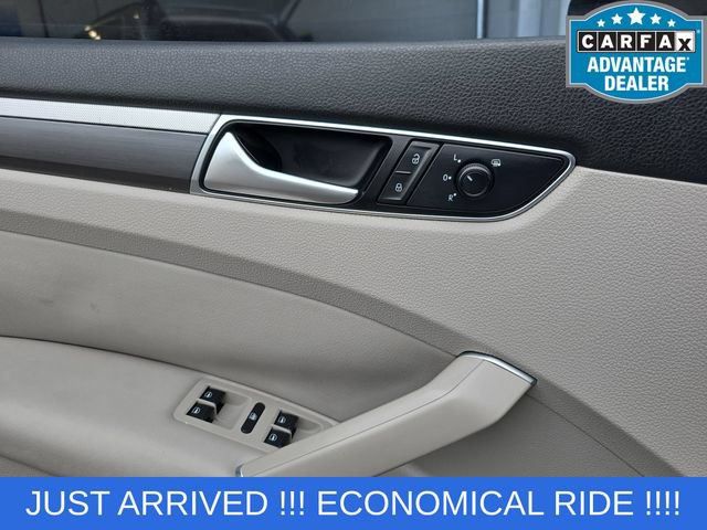 Used 2018 Volkswagen Passat 2.0T R-Line w/ R-Line Lighting Package FWD image 12