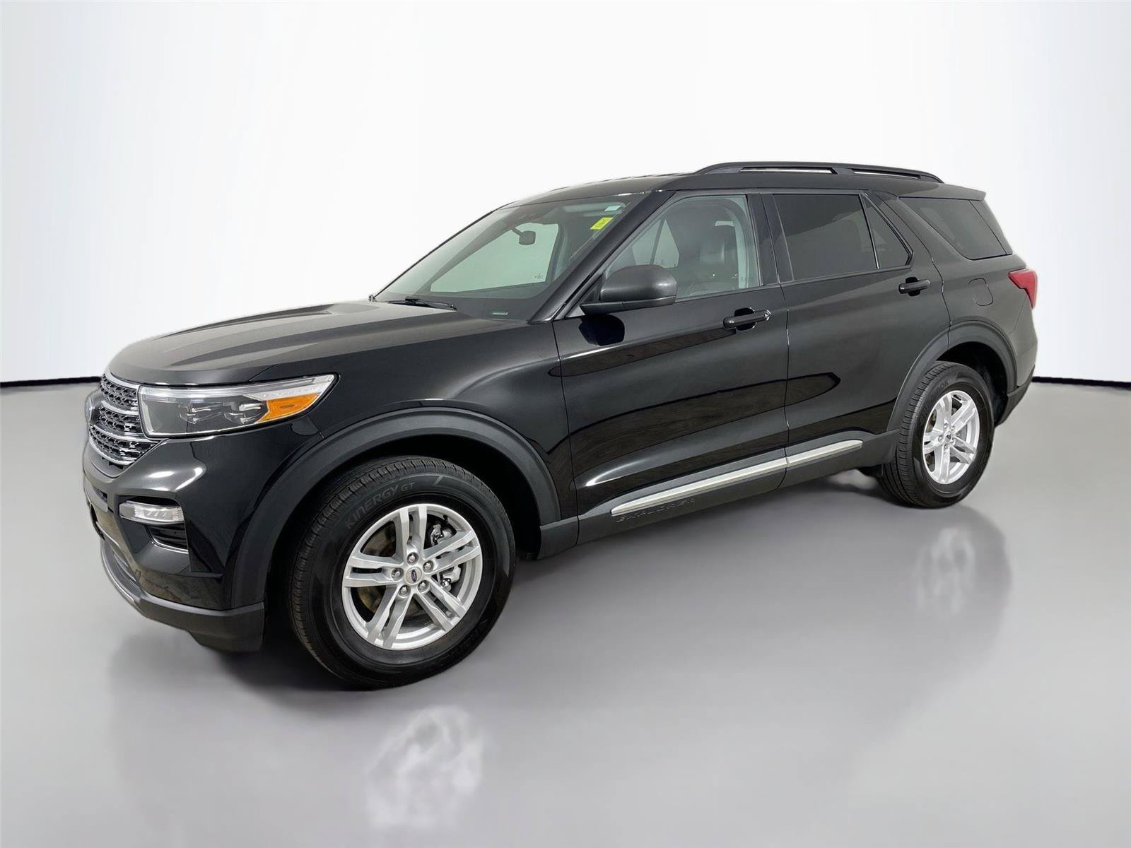 Used 2024 Ford Explorer XLT w/ Equipment Group 202A AWD/4WD image 8