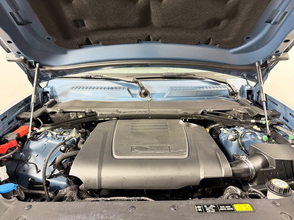 Used 2026 Land Rover Defender 110 S AWD/4WD image 32