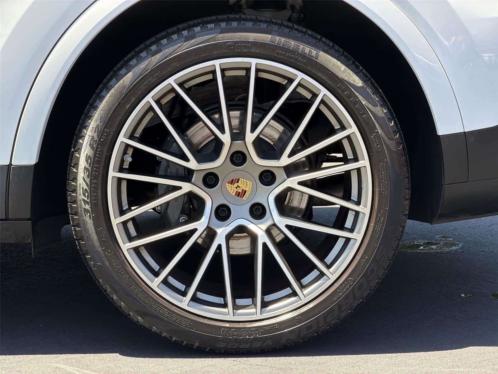 Used 2022 Porsche Cayenne S AWD/4WD image 9