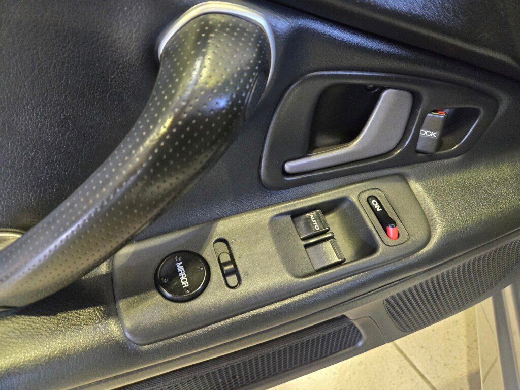 Used 2005 Honda S2000 image 16
